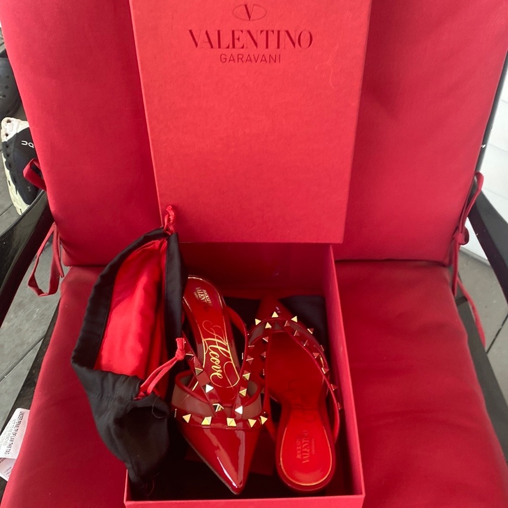 Rockstud Pointed Toe Mule
VALENTINO GARAVANI